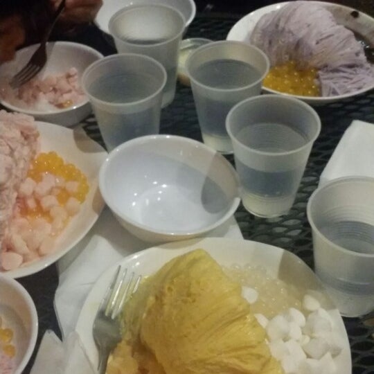 3/29/2015에 C T.님이 Sno-Zen Shaved Snow &amp; Dessert Cafe에서 찍은 사진