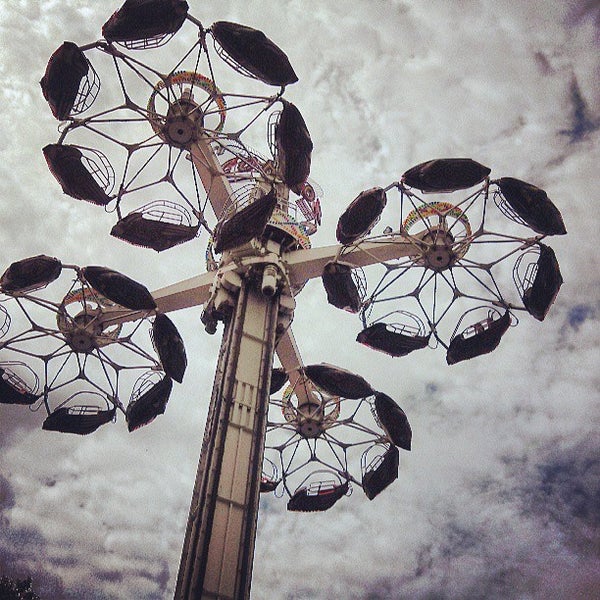 Foto tomada en Six Flags Great Escape &amp; Hurricane Harbor  por Matthew J. el 8/8/2013