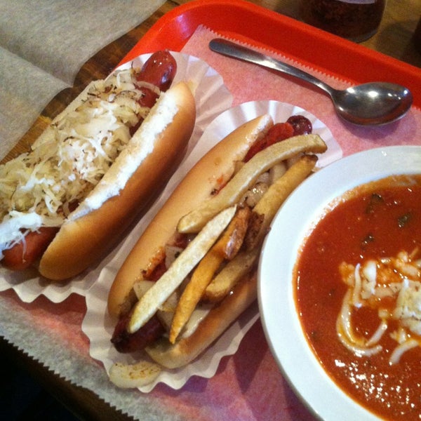 Foto scattata a GOOD DOG Restaurant da Emma C. il 11/24/2013