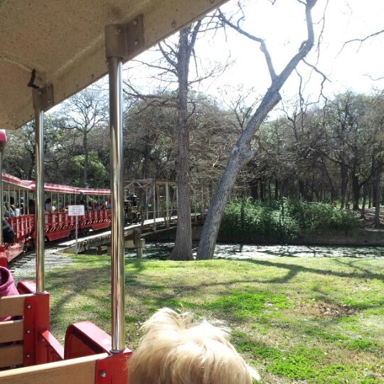 Foto tirada no(a) San Antonio Zoo - Train Depot (@SanAntonioZoo) por Joseph A. em 2/2/2013