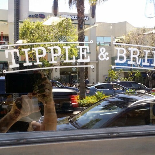 รูปภาพถ่ายที่ Tipple &amp; Brine โดย Shawn S. เมื่อ 4/11/2014