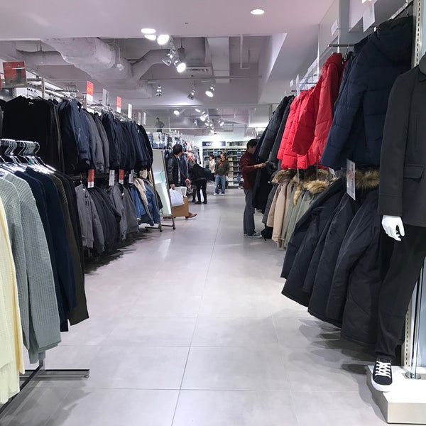 Gu Clothing Store In 丸の内区 Gu Clothing Store In 丸の内区