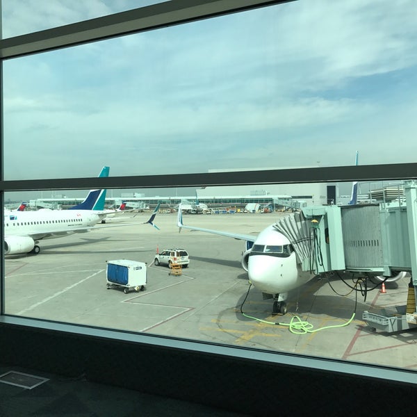 Foto tirada no(a) Aeroporto Internacional Pearson de Toronto (YYZ) por Sam S. em 5/24/2017