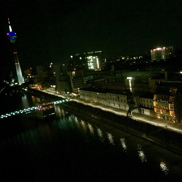 Foto scattata a INNSIDE Düsseldorf Hafen da Karsten M. il 7/31/2015
