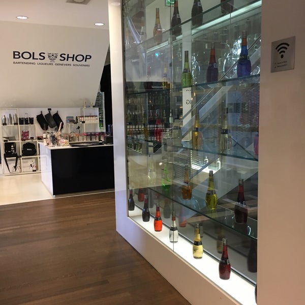 9/19/2017 tarihinde Emma L.ziyaretçi tarafından House of Bols Cocktail &amp; Genever Experience'de çekilen fotoğraf
