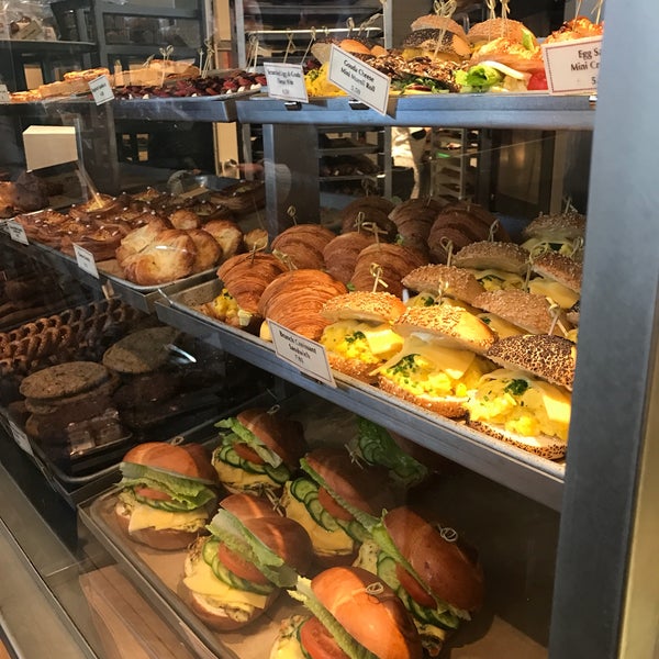 รูปภาพถ่ายที่ Breads Bakery โดย J B. เมื่อ 2/17/2018