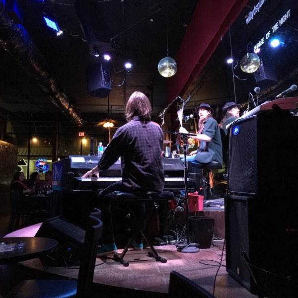 9/30/2016にLadyJupiter.comがWilly D&#39;s Rock &amp; Roll Piano Barで撮った写真