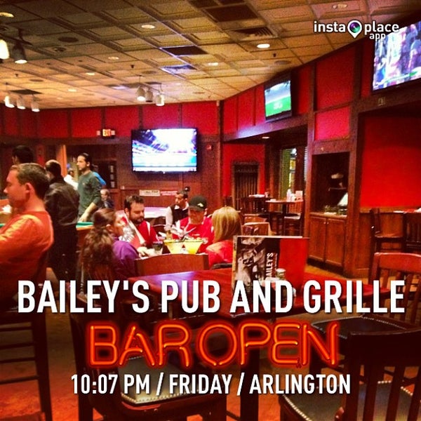 รูปภาพถ่ายที่ Bailey&#39;s Pub and Grille โดย DaByrdman33 เมื่อ 3/23/2013