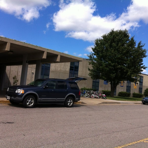 Robert Frost Middle School Middle School in Louisville