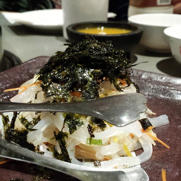 Снимок сделан в Royal Seoul House Korean Restaurant пользователем John R. 5/16/2015