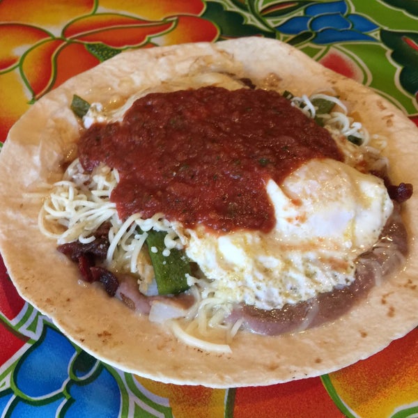 12/10/2016 tarihinde Jimmy H.ziyaretçi tarafından Paco&#39;s Tacos'de çekilen fotoğraf