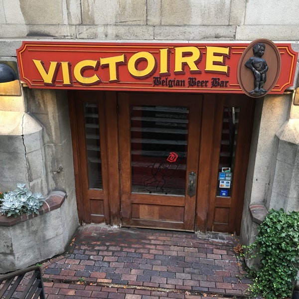 9/6/2017 tarihinde dOn luzecky™ :.ziyaretçi tarafından Victoire: A Belgian Beer Bar &amp; Bistro'de çekilen fotoğraf