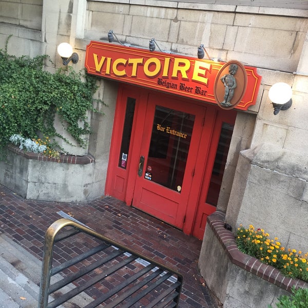 9/25/2017 tarihinde dOn luzecky™ :.ziyaretçi tarafından Victoire: A Belgian Beer Bar &amp; Bistro'de çekilen fotoğraf