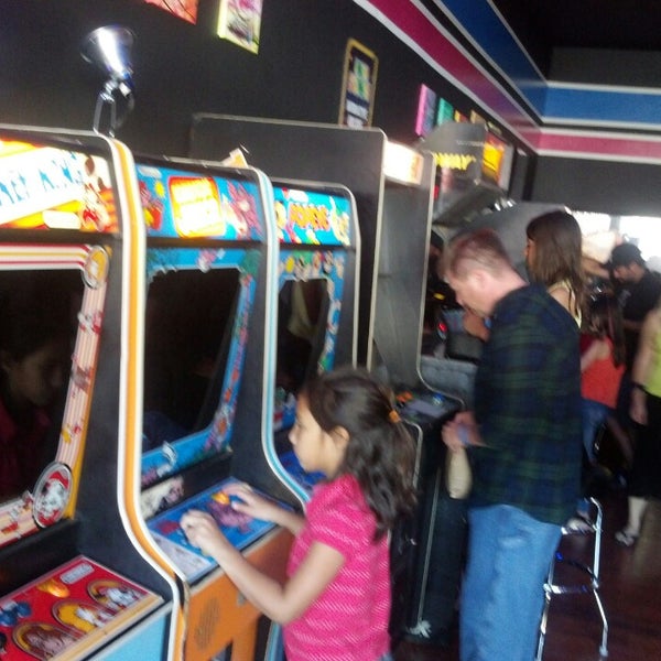 Photo prise au High Scores Arcade par C R. le7/27/2013