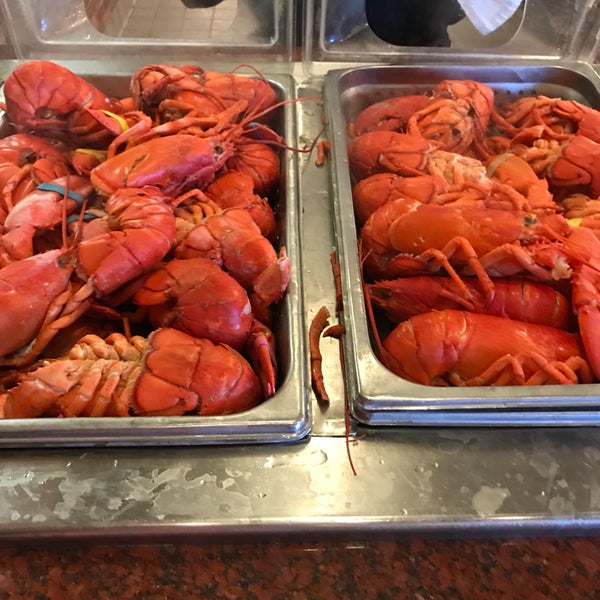 Photo taken at Boston Lobster Feast by Lilly on 8/21/2017