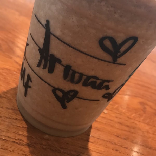 Das Foto wurde bei Starbucks von A💆🏻‍♀️ am 1/17/2018 aufgenommen