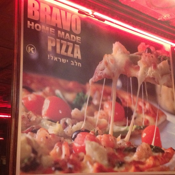 Das Foto wurde bei Bravo Pizza von Rick R. am 5/13/2013 aufgenommen