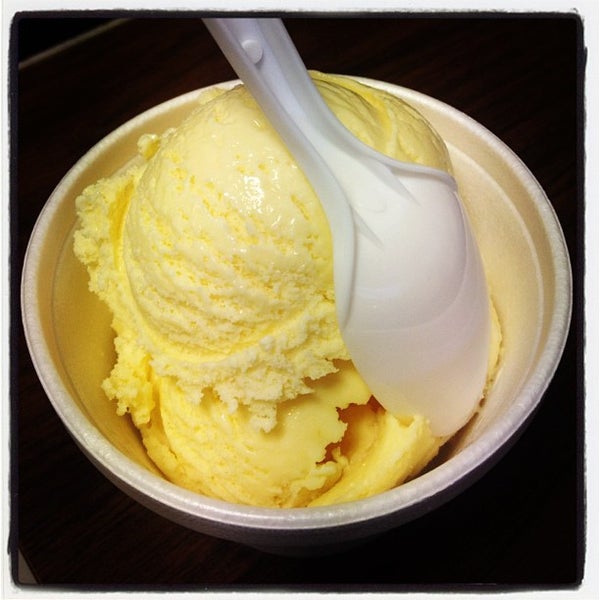 6/15/2013에 Philip M.님이 Tropical Ice Cream Cafe에서 찍은 사진