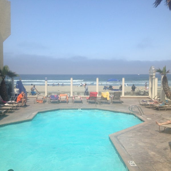 6/29/2013 tarihinde Doug P.ziyaretçi tarafından Blue Sea Beach Hotel'de çekilen fotoğraf
