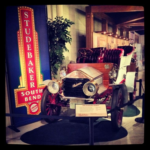 รูปภาพถ่ายที่ Studebaker National Museum โดย Sandra F. เมื่อ 7/12/2013