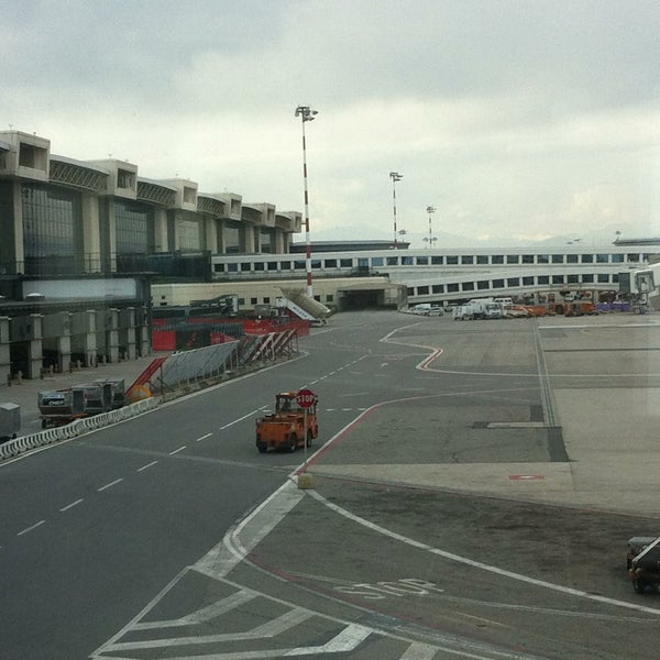 Foto tirada no(a) Aeroporto de Milão Malpensa (MXP) por Vladislav P. em 5/4/2013