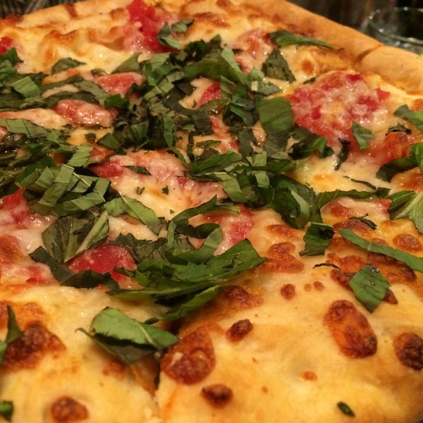 Das Foto wurde bei Frankie&#39;s Pizza &amp; Pasta von Orange L. am 10/13/2014 aufgenommen
