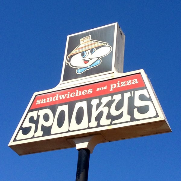 Снимок сделан в Spooky&#39;s Pizza пользователем Chris C. 8/20/2013