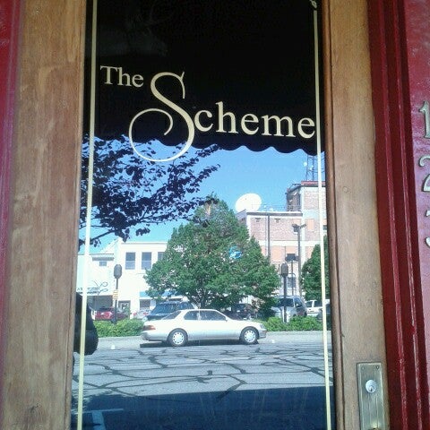 รูปภาพถ่ายที่ The Scheme Restaurant and Bar โดย Mike H. เมื่อ 5/17/2013