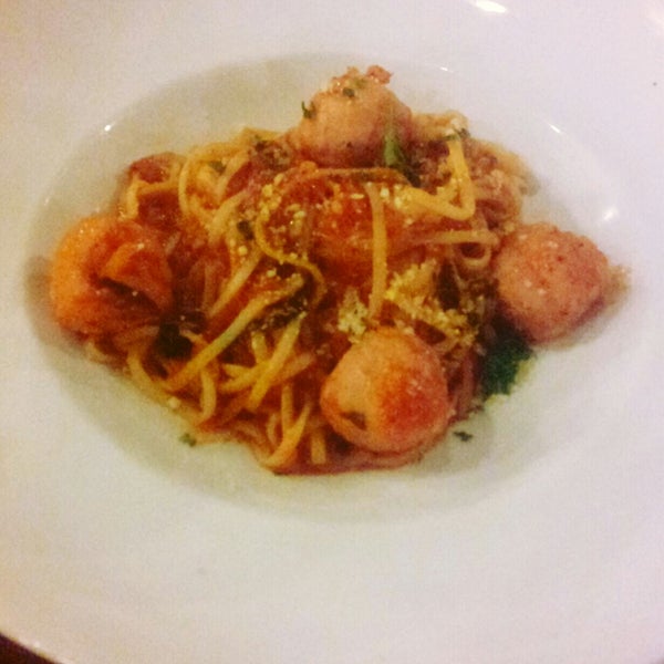 รูปภาพถ่ายที่ Lazio Restaurant &amp; Lounge โดย Shaun Low 刘. เมื่อ 12/14/2014