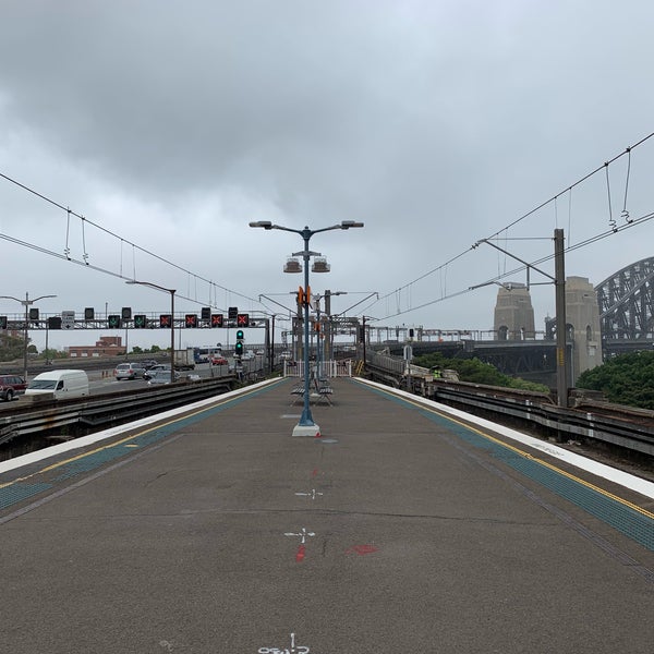 Photo taken at Milsons Point Station by Simplicious C. on 11/15/2018