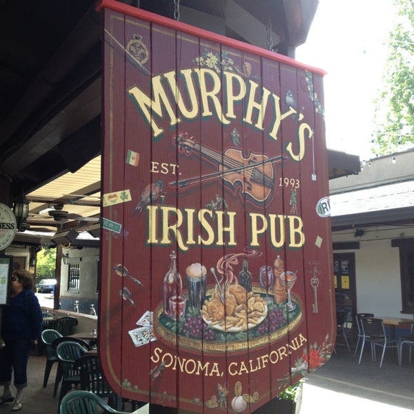 รูปภาพถ่ายที่ Murphy&#39;s Irish Pub โดย Margie M. เมื่อ 4/15/2013