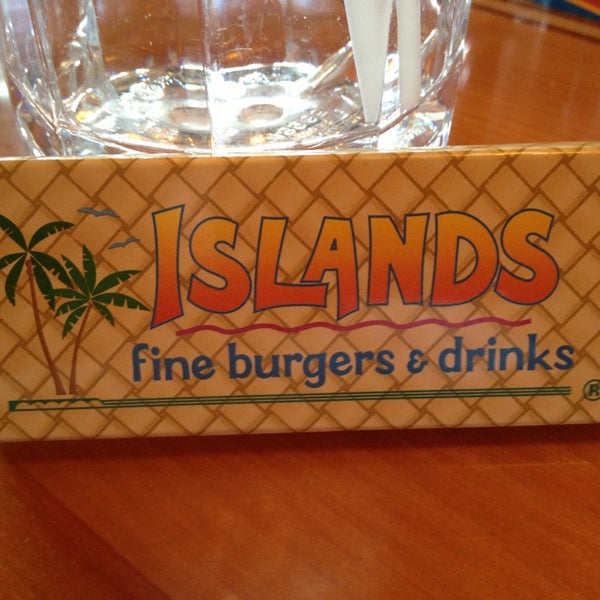 Photo prise au Islands Restaurant par Colin B. le5/26/2013