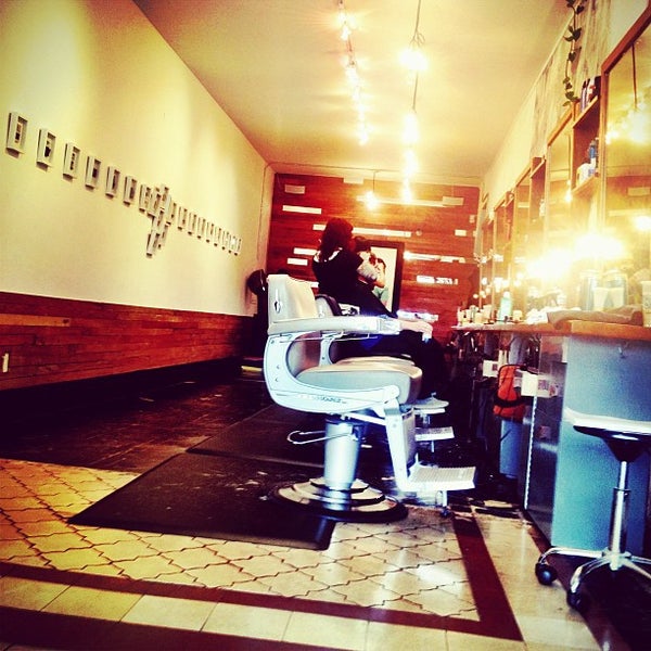 Das Foto wurde bei Public Barber Salon von Pete P. am 3/16/2013 aufgenommen