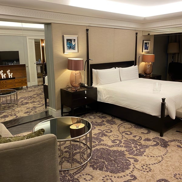 Photo taken at Hotel Indonesia Kempinski Jakarta by Samuel K. on 11/13/2020