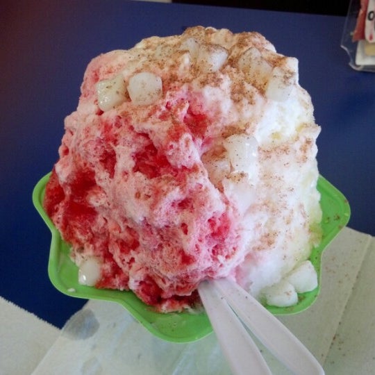 Photo taken at Local Boys Shave Ice by Jackie L. on 12/12/2012