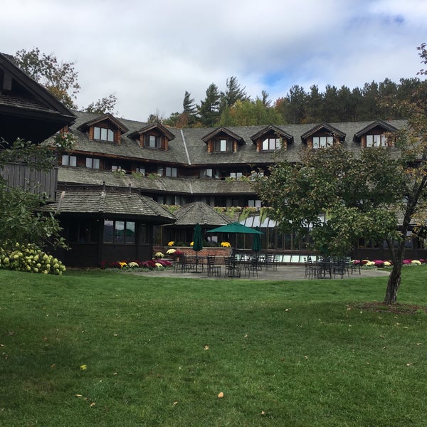 Photo taken at Trapp Family Lodge by Melanie M. on 10/6/2018