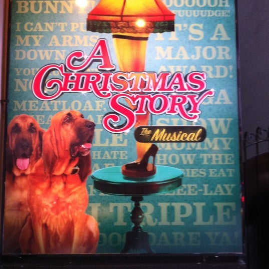 Снимок сделан в A Christmas Story the Musical at The Lunt-Fontanne Theatre пользователем Melanie M. 12/3/2012