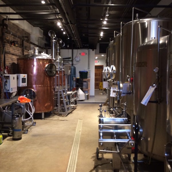 รูปภาพถ่ายที่ Crooked Ladder Brewing Company โดย Rick M. เมื่อ 11/9/2013