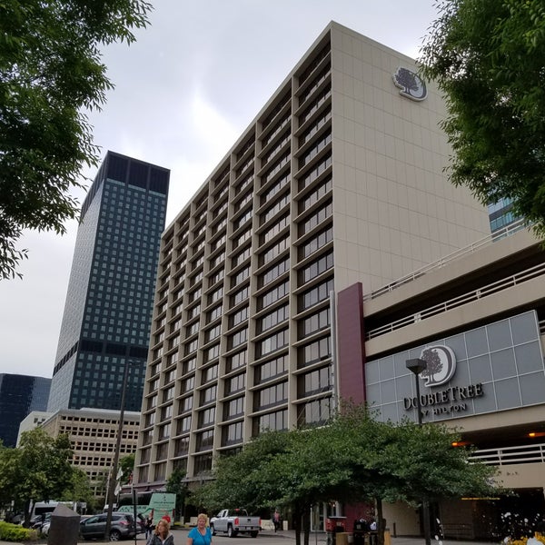 Foto diambil di DoubleTree by Hilton Hotel Cleveland Downtown - Lakeside oleh Paul M. pada 6/22/2018