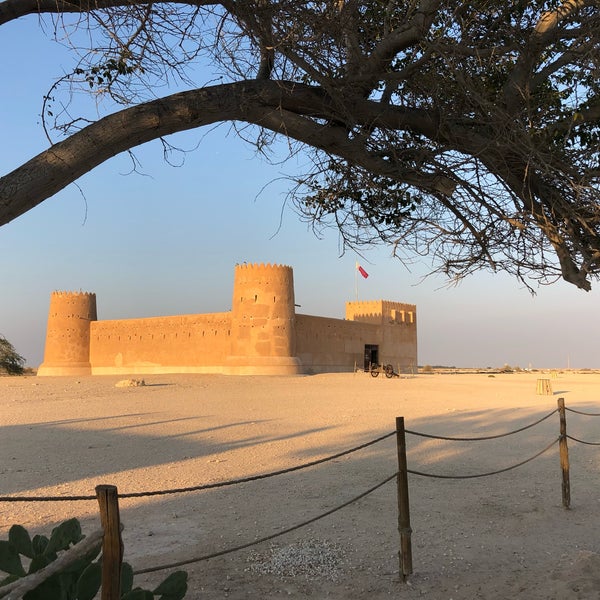 Foto diambil di Al Zubarah Fort and Archaeological Site oleh Erkut P. pada 12/7/2019
