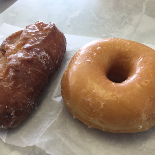 Снимок сделан в Primo&#39;s Donuts пользователем Andy M. 6/5/2017