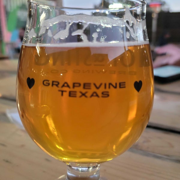 Foto tirada no(a) Grapevine Craft Brewery por David L. em 11/18/2021
