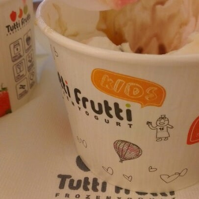 Photo taken at Tutti Frutti by Cha M. on 10/28/2012