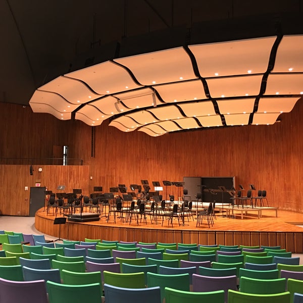 10/12/2016 tarihinde Tonyziyaretçi tarafından MIT Kresge Auditorium (Building W16)'de çekilen fotoğraf