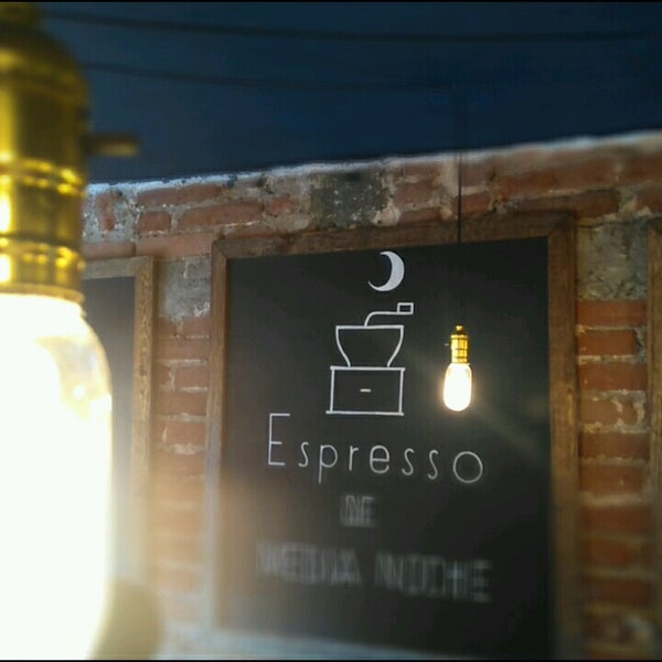 รูปภาพถ่ายที่ Espresso De Media Noche โดย Dylan A. เมื่อ 12/28/2016
