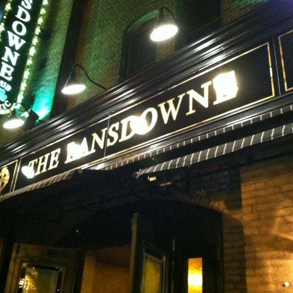 Foto scattata a The Lansdowne Pub da Paul V. il 12/23/2012