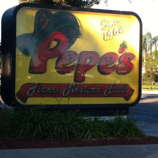 Foto tomada en Pepe&#39;s Finest Mexican Food  por Diane T. el 10/26/2012