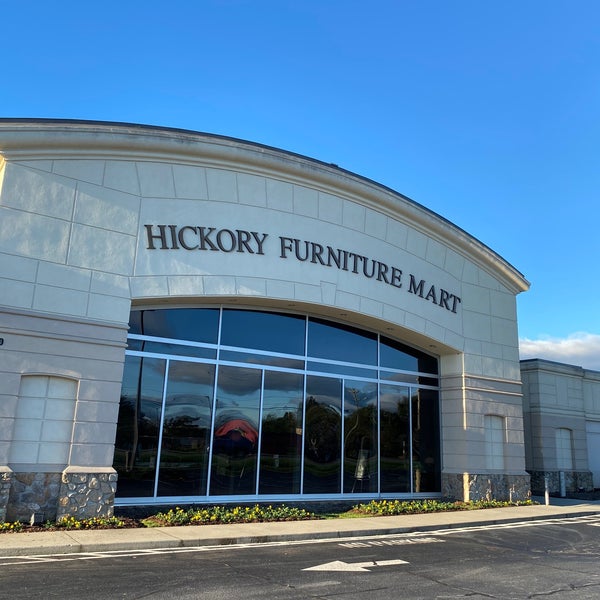 Foto tirada no(a) Hickory Furniture Mart por Mary Ellen W. em 10/30/2020