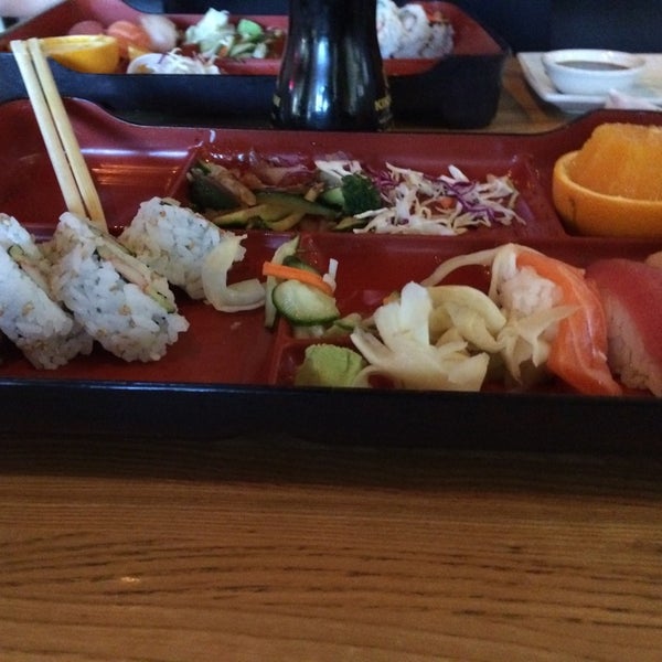 Снимок сделан в Sushi Brokers пользователем Cari J. 6/23/2014