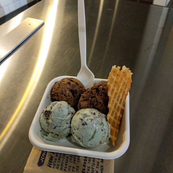Photo taken at Jeni&#39;s Splendid Ice Creams by Danielle F. on 9/21/2020